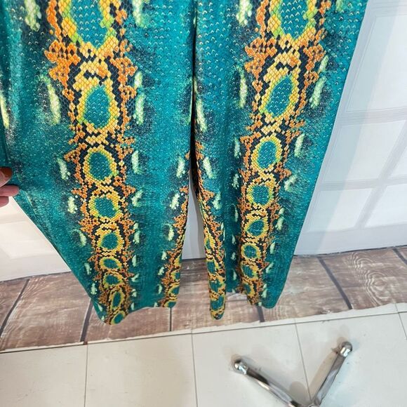 Fashion Nova Green Gold Spaghetti Strap Velvet Snake Print Jumpsuit Size XS - Picture 3 of 9